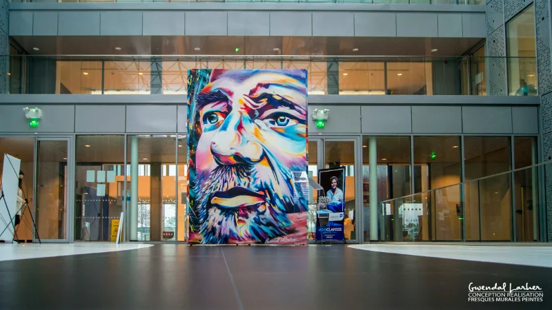 Tableau street art exposé dans le hall de la Banque Populaire à Rennes.